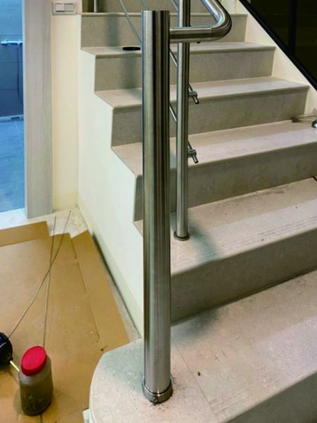 Schematic: How to install the first pillar of the staircase